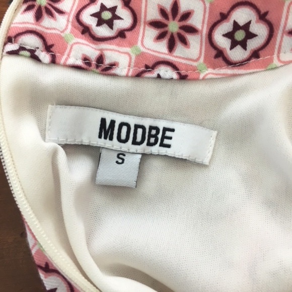 Modbe Retro Print Sleeveless Mini Dress - Picture 7 of 7